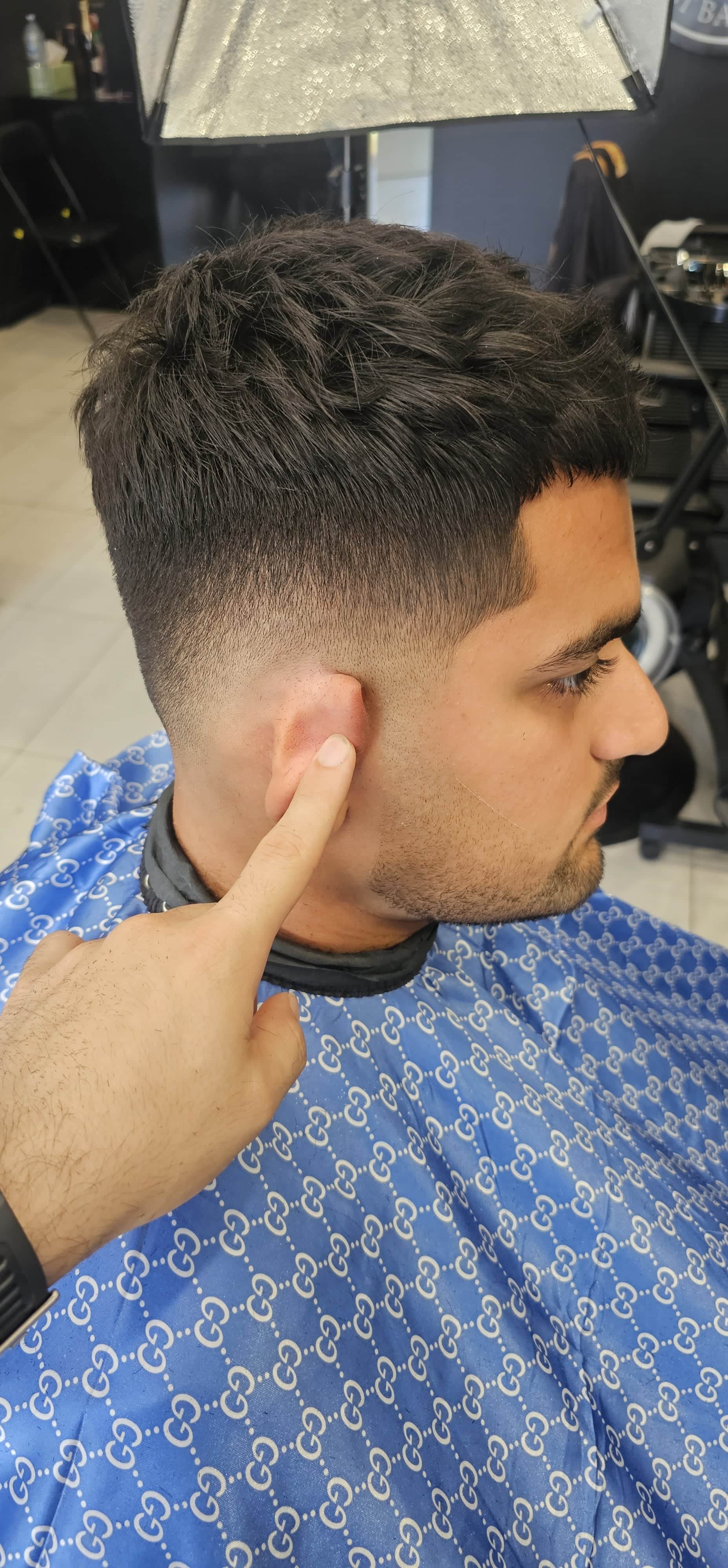 Students practicing haircutting on mannequins in a Harry.M class
